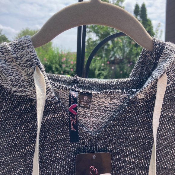 Extra Touch - 2x Grey top with hood - NWT - Picture 2 of 11